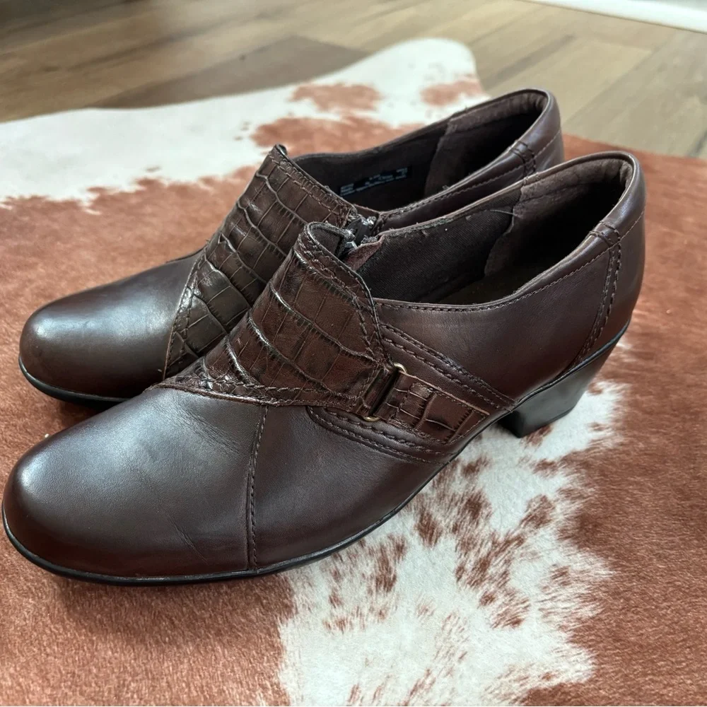 Clark’s Bendable Brown leather Women's Shoes booties 9.5